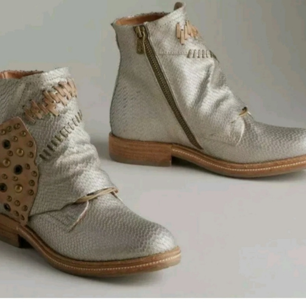 AS 98 FREE PEOPLE CROCODILE BOOTS SZ 7 NIB